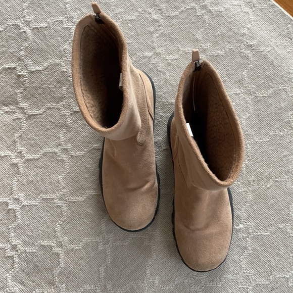 Lands End Sherpa Marinac Ankle Boot, size 9, good condition - Picture 2 of 5